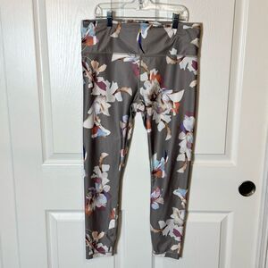 Athleta Women’s Large Capri Leggings Grey Floral Athletic Workout Yoga Spandex